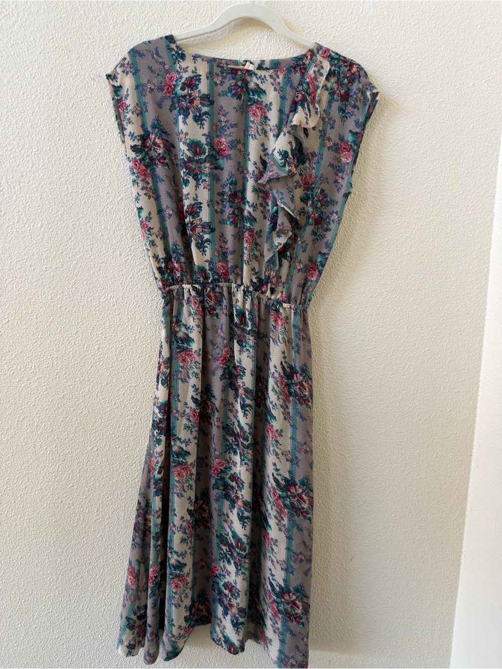 Vintage On The Rocks Floral Ruffle Sleeveless Midi Dress in Sage and Pink